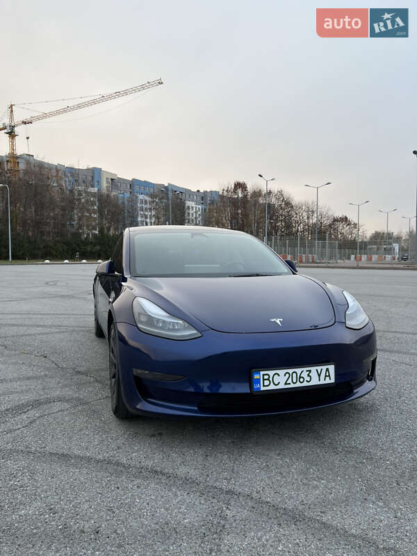 Седан Tesla Model 3 2022 в Львові