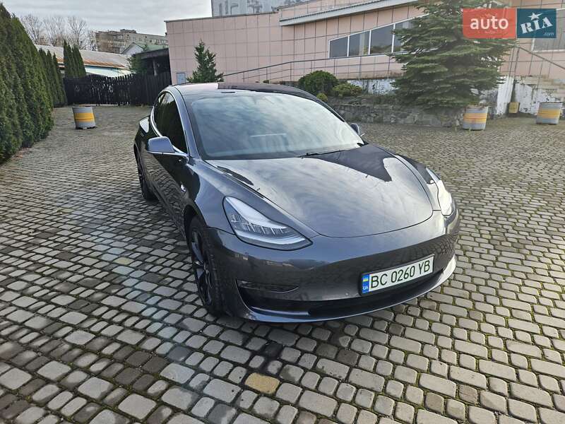 Седан Tesla Model 3 2019 в Шептицькому