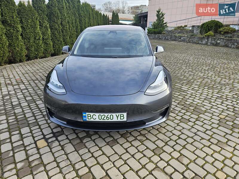 Седан Tesla Model 3 2019 в Шептицькому