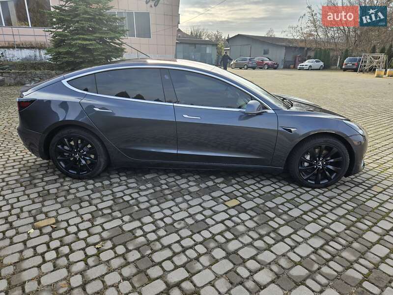 Седан Tesla Model 3 2019 в Шептицькому