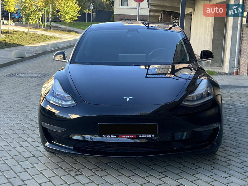 Седан Tesla Model 3 2019 в Львове