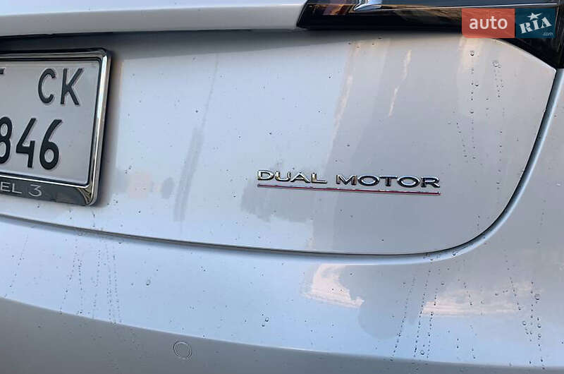 Седан Tesla Model 3 2019 в Львове