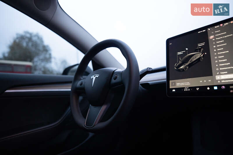 Седан Tesla Model 3 2023 в Ужгороде