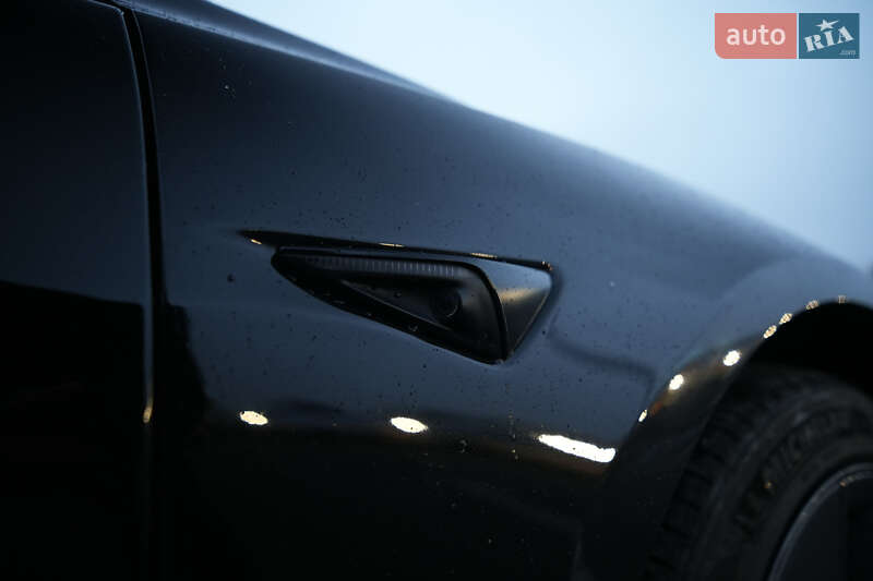 Седан Tesla Model 3 2023 в Ужгороде