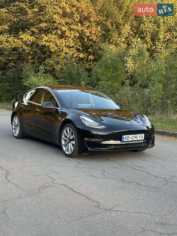 Седан Tesla Model 3 2020 в Виннице