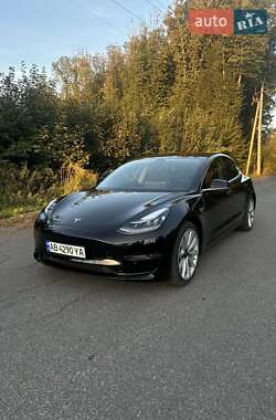Седан Tesla Model 3 2020 в 