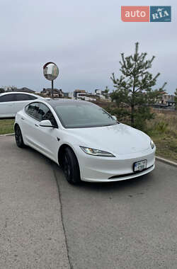 Седан Tesla Model 3 2024 в Ровно