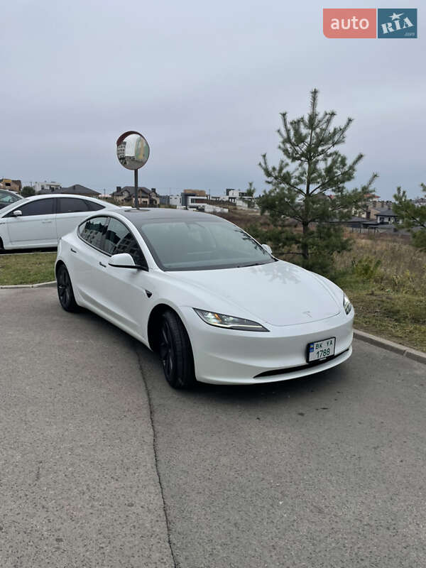 Седан Tesla Model 3 2024 в Ровно