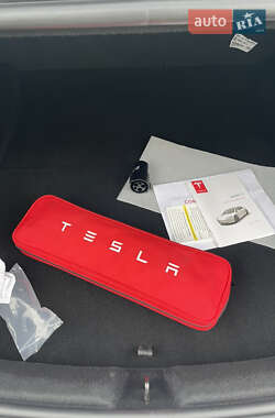 Седан Tesla Model 3 2024 в Ровно