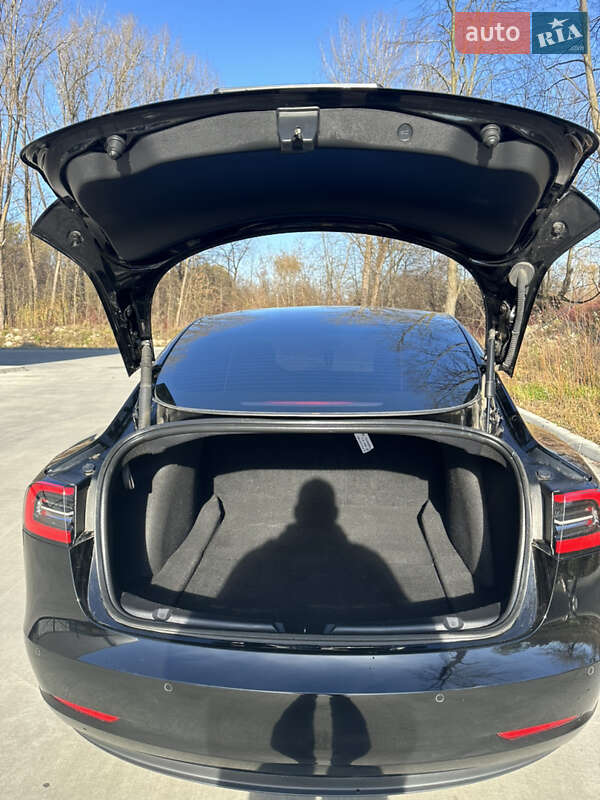 Седан Tesla Model 3 2022 в Дрогобыче