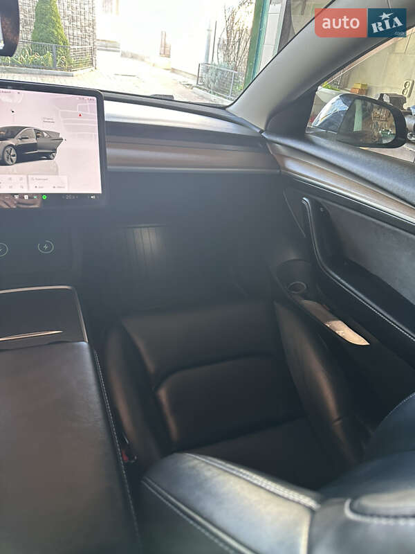 Седан Tesla Model 3 2022 в Дрогобыче