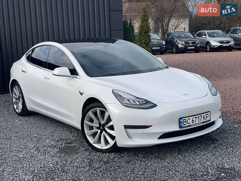 Седан Tesla Model 3 2019 в Дрогобичі