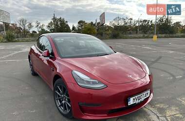 Седан Tesla Model 3 2022 в 