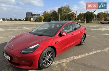Седан Tesla Model 3 2022 в 