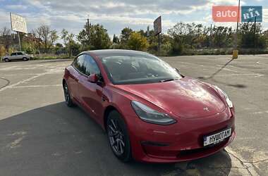 Седан Tesla Model 3 2022 в 