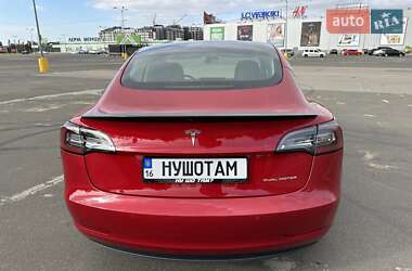 Седан Tesla Model 3 2022 в 