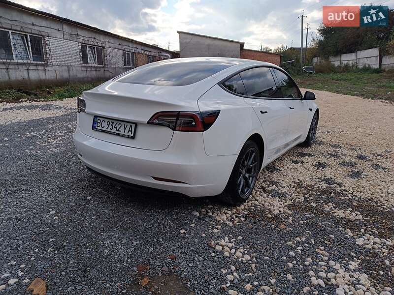 Седан Tesla Model 3 2021 в Львове