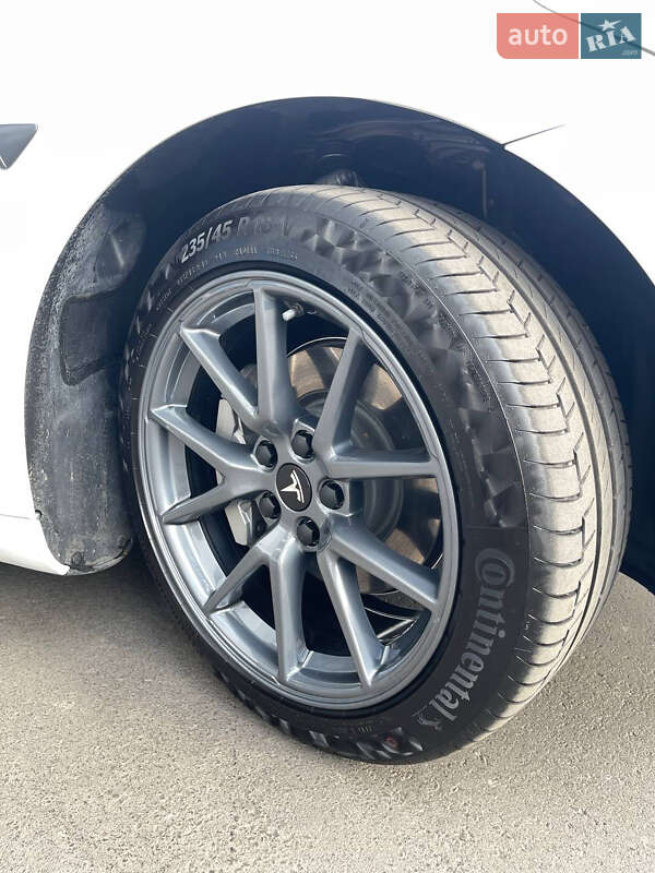 Седан Tesla Model 3 2022 в Львове