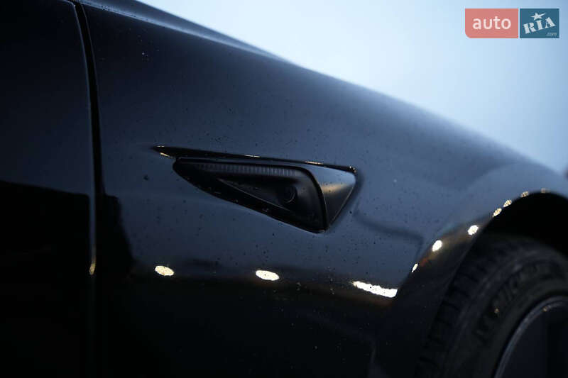 Седан Tesla Model 3 2023 в Ужгороде
