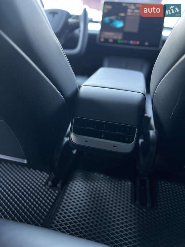Седан Tesla Model 3 2019 в Киеве