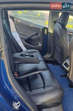 Седан Tesla Model 3 2022 в 