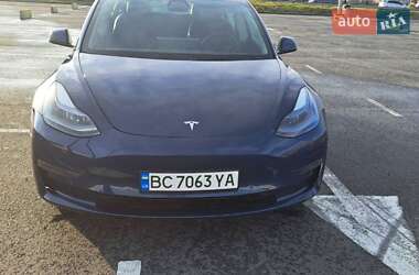 Седан Tesla Model 3 2022 в 