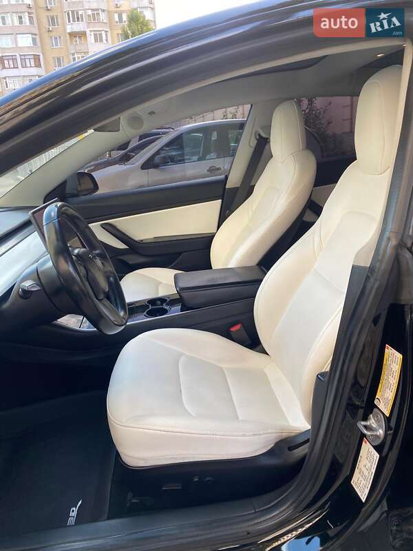 Седан Tesla Model 3 2018 в Одесі