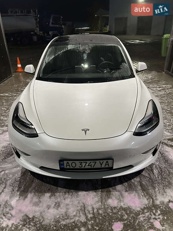 Tesla Model 3 2021
