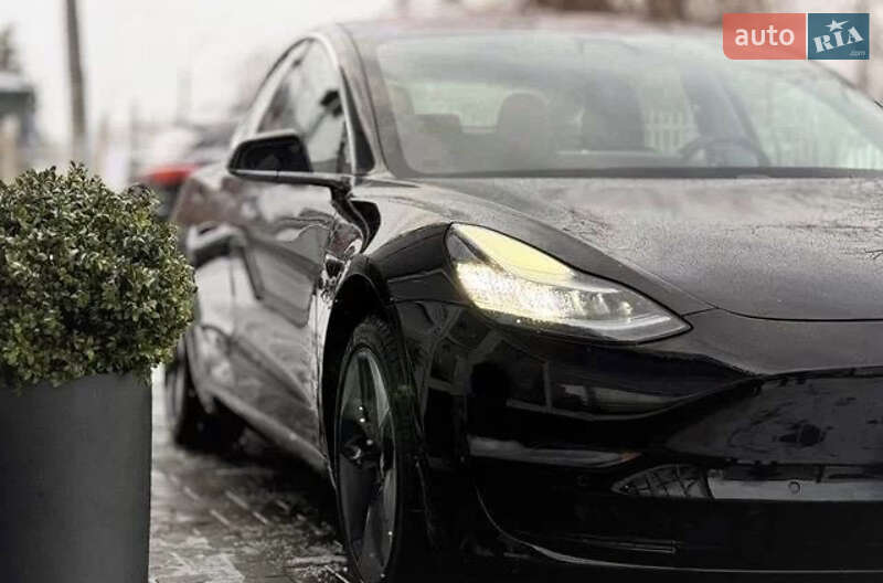 Седан Tesla Model 3 2018 в Києві