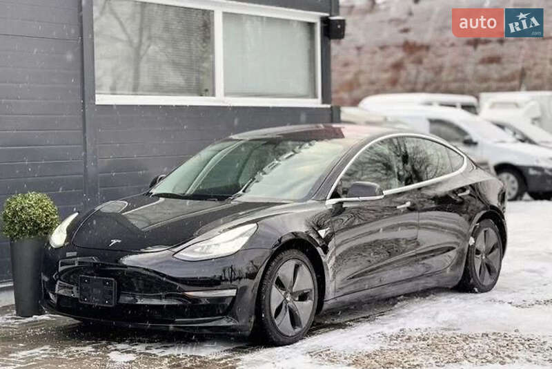 Седан Tesla Model 3 2018 в Києві