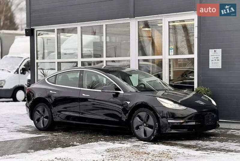 Седан Tesla Model 3 2018 в Києві