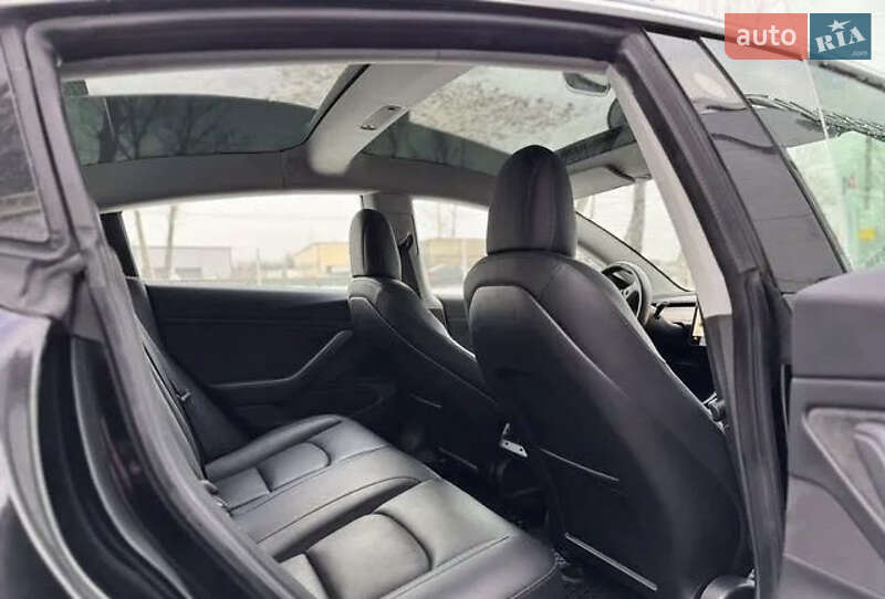 Седан Tesla Model 3 2018 в Києві