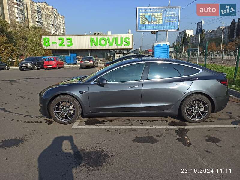 Седан Tesla Model 3 2019 в Киеве
