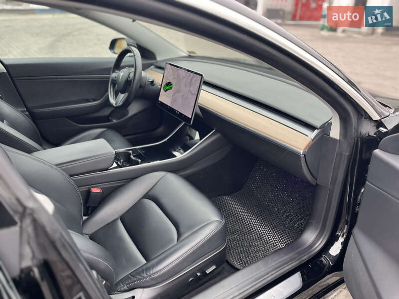 Седан Tesla Model 3 2018 в Вінниці