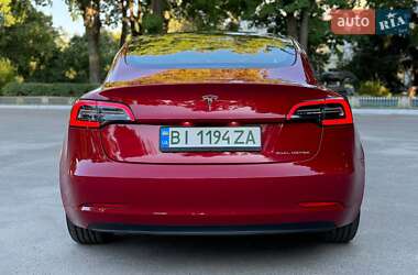 Седан Tesla Model 3 2022 в 