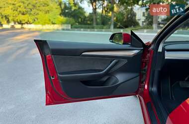 Седан Tesla Model 3 2022 в 