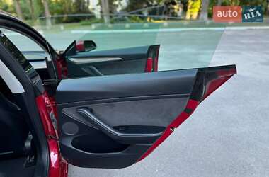 Седан Tesla Model 3 2022 в 