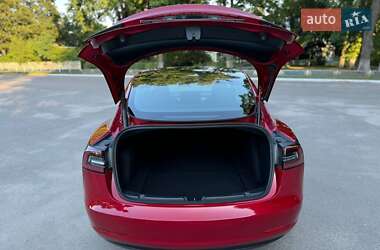 Седан Tesla Model 3 2022 в 