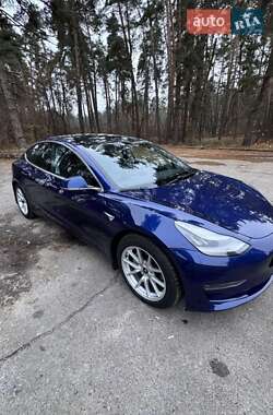 Седан Tesla Model 3 2019 в Черкасах