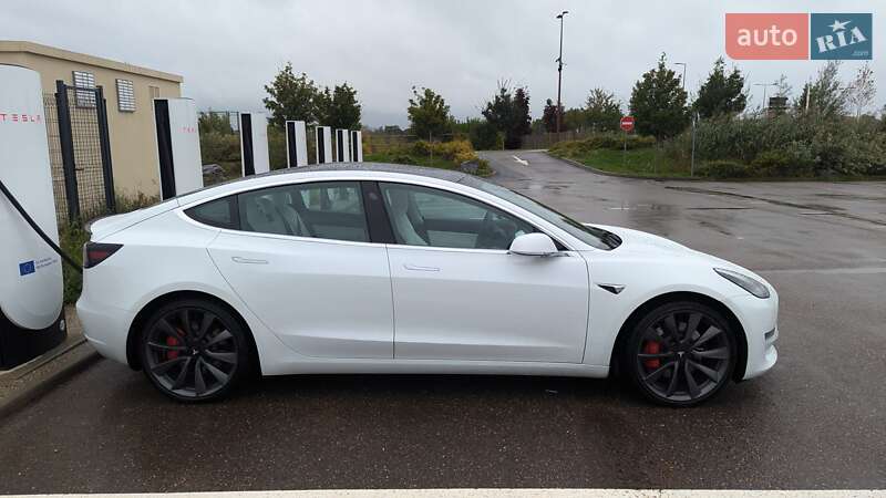 Седан Tesla Model 3 2020 в Днепре