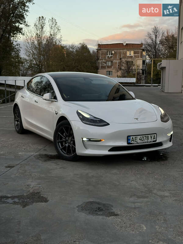 Седан Tesla Model 3 2019 в 