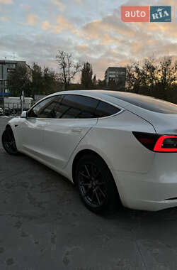 Седан Tesla Model 3 2019 в 