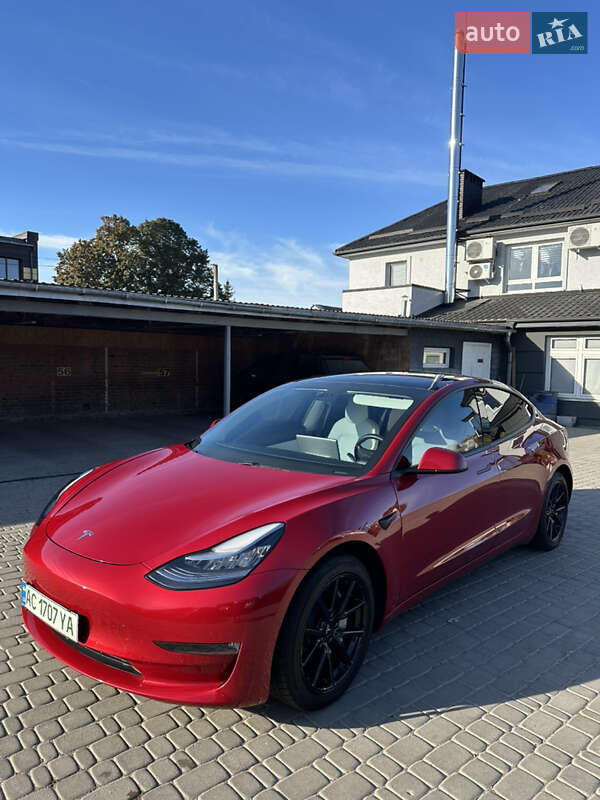 Седан Tesla Model 3 2019 в Нововолынске