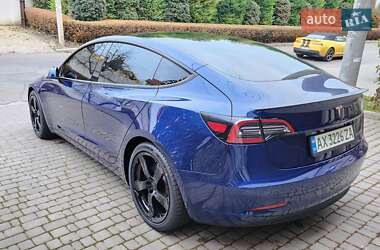 Седан Tesla Model 3 2023 в 
