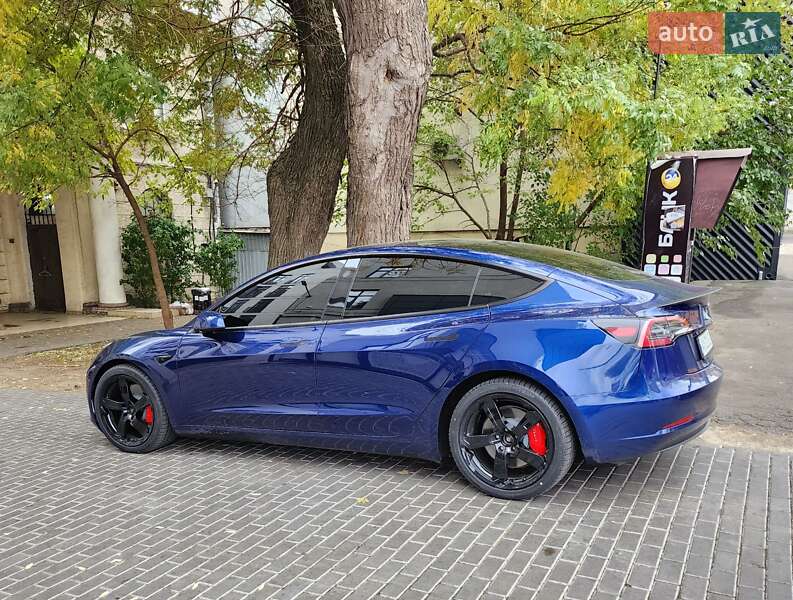 Седан Tesla Model 3 2023 в Одесі