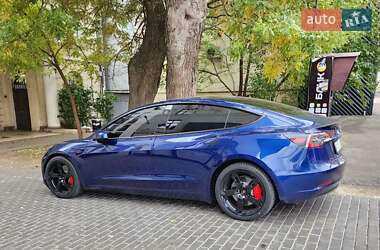 Седан Tesla Model 3 2023 в 