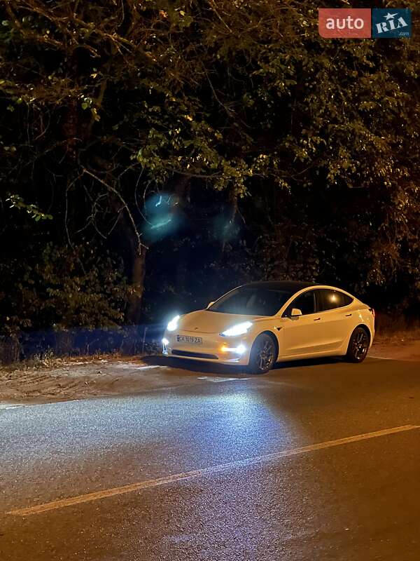 Седан Tesla Model 3 2022 в Черкассах