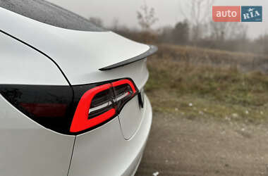 Седан Tesla Model 3 2021 в 