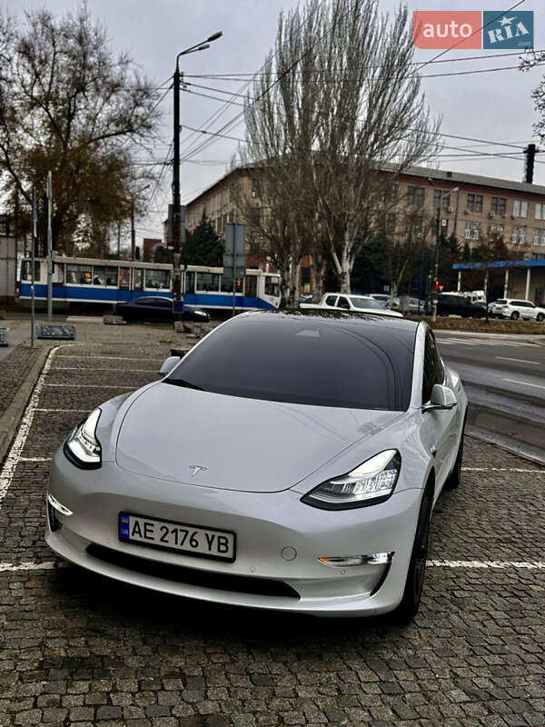 Седан Tesla Model 3 2019 в Дніпрі