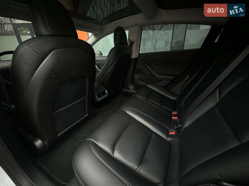 Седан Tesla Model 3 2019 в Дніпрі